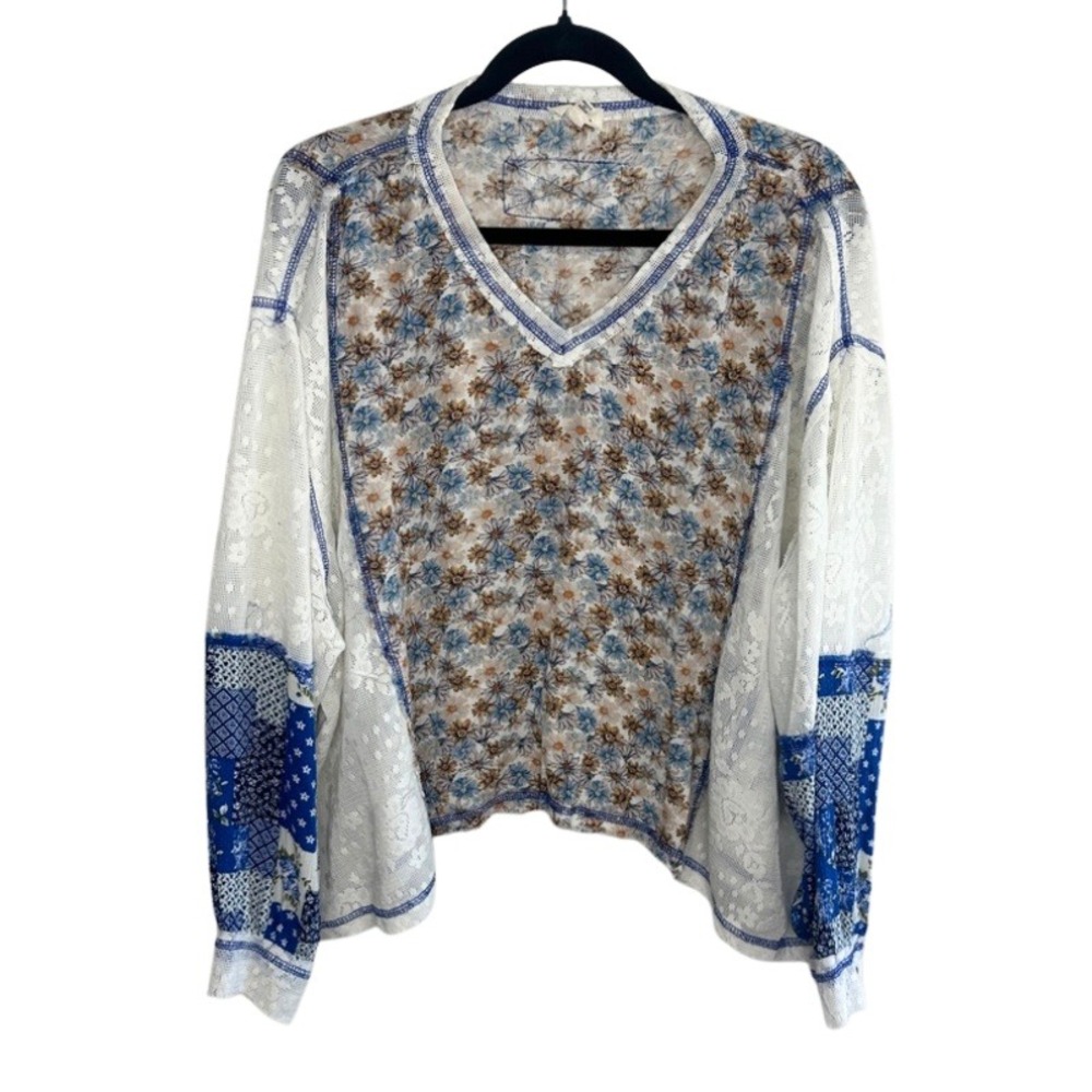 New POL V Neck Long Sleeve Patchwork Knit Pullover Floral Lace Detail Large